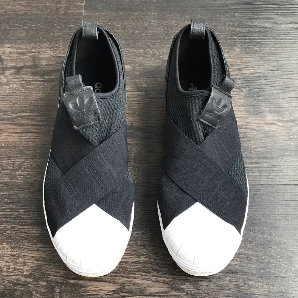 Laceless Sneakers 👟